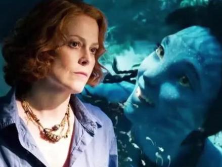 #阿凡达2 小女孩琪莉与第一部#阿凡达 格蕾丝博士的扮演者为同一人!她们之间更深厚的联系是什么?琪莉生父是艾娃吗?好奇心拉满了!#阿凡达水之道