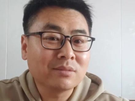 5号车手的冒失帮了一把德比斯 德比斯在积分榜上跃居第二,有望争夺年度冠军。 #张雪机车
