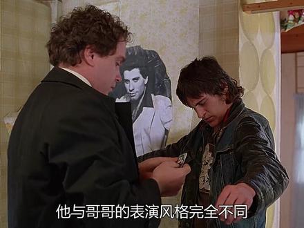 他是这时代最优秀的演员-华金菲尼克斯,剑眉星目间有着落没的柔情,顾盼之间又充满野性的爆发!!#杰昆菲尼克斯 #人物故事 #瑞凡菲尼克斯