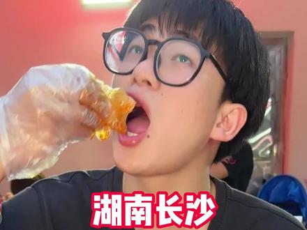 终于又到了吃小龙虾的季节,今天到东风路的这家苍蝇馆子,做虾真的是一绝#心动五一 #今年首顿小龙虾安排了吗 #夏天要吃小龙虾 #美食探店