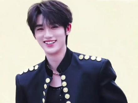 你不舒服时,有没有想过其他艺人的粉丝也会不舒服#王鹤棣 #丁程鑫 #娱乐评论大赏 #娱乐