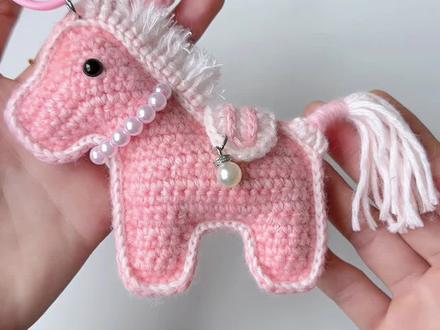 马到成功挂件钩织教程 🧶@雪妃尔毛线 萌小仙
🎨04肤粉、05浅粉
#钩织教程 #钩织帽子 #帽子教程 #钩织 #宠物围脖