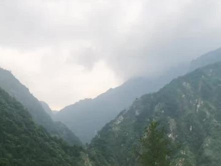 这两座大山就是5,12地震合成一座了,太不可思议了