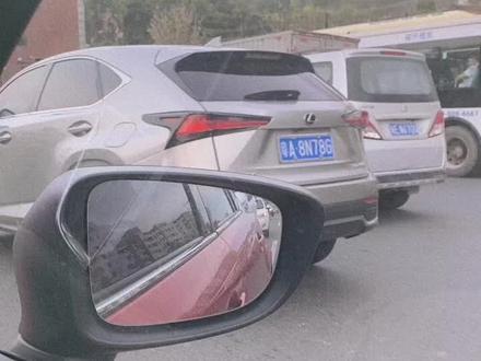 怪不得今天这么堵车,原因竟然是.... #堵车 #马自达@DOU+小助手