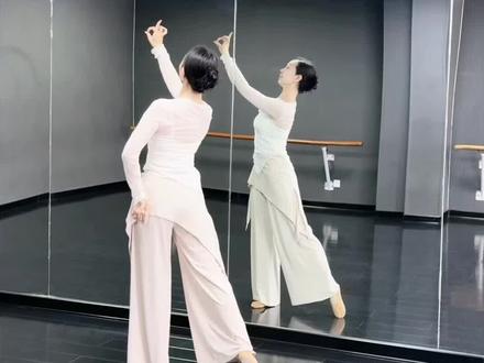 茶山的阿妹 俏模样~ 《茶山情歌》0.8倍速镜面背面口令分解教学#茶山情歌舞蹈挑战 #茶山情歌#采茶舞 #背面教学 #舞蹈分解教学视频