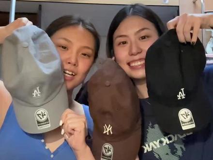 大家都在催的帽子分享来喽 实际无人催更 我俩录着玩的 别喷我俩😭😭😭😭😭
#帽子大户 #室友追着要链接 #早八帽