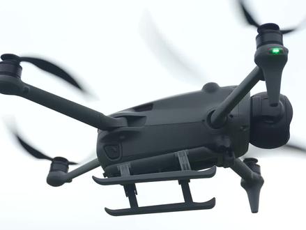 大疆御4Pro增高脚架 有效增高2.5公分,让你的底盘远离地面,不受磕碰且方便起降!折叠设计,方便收纳。轻量化材质,不影响飞行!
#djimavic4pro#大疆御4配件#老冷无人机配件