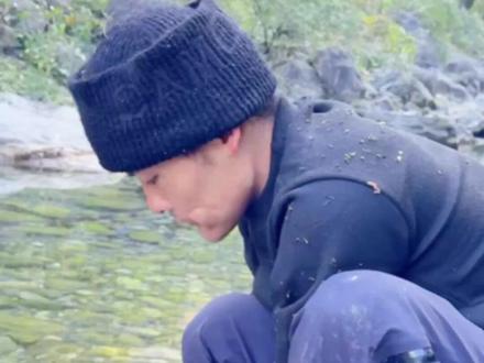 11月27日发布,刀疤哥捕到1斤高级食材,又是“掏心掏肺”的一天。(编辑:钱瑾)#荒野求生 #野外求生 #七星山荒野求生挑战赛