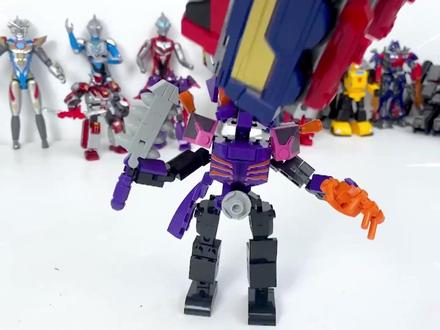 玄铁战神踩碎积木 #炫卡斗士 #玩具 #炫卡斗士之猛兽能量 #变形玩具 #展高文化