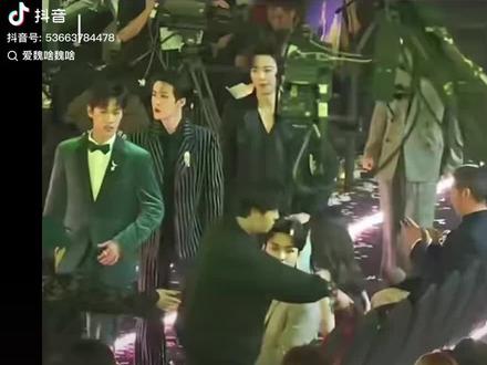 折腰CP粉,尖叫之夜后等了快半个月终于星光大赏,期待他们的甜蜜互动,竟然很避嫌,搜了一天到晚的视频,CP粉心碎了💔💔💔#星光大赏阵容 #刘宇宁宋祖儿 #折腰#蛮蛮一邵