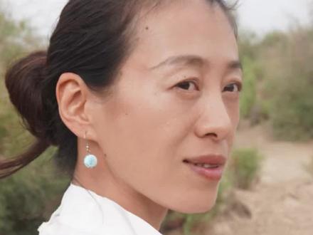 NASA这项发现 纯属意外:地球是“超级生命体”! NASA上世纪60年代就发现:地球是一个有自我调节能力的“超级生命体”!这项发现纯属意外,缘起是NASA想要研究火星是否有生命,将地球作为对照组实验,结果却发现了地球诸多生命特征。然而,这个项目的研究者詹姆斯·洛夫洛克,此前是一位化学科学家。这项发现彻底扭转了他的生命观,并蒙生了敬畏心将这项研究的成果以希腊大地女神盖亚来命名为“盖亚假说”,虽然盖亚假说时至今日已经发布了2.0版本,但是洛夫洛克却一直被西方主流学界抨击为“唯心”。作为中国网友,当大家用“中医观 观地球”盖亚假说还唯心吗?大家说说,西方主流为什么不能理解?
#天人同构 觉醒大地
#近取诸身 远取诸物 仰观天文 俯察地理
#地球生命体
@孙一茗无限创投
