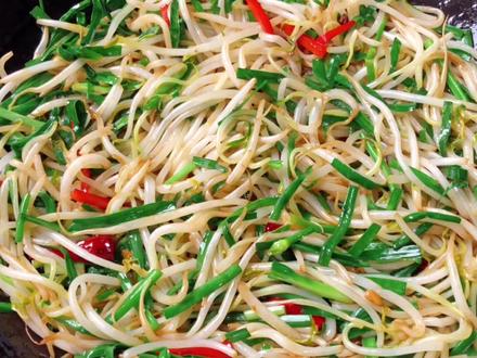 韭菜炒绿豆芽好多人都做错了,大厨教你技巧,清脆爽口下酒又下饭