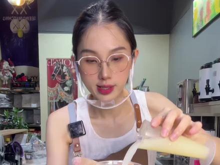 荔枝冰椰,荔枝的季节来啦,赶紧学会这杯夏日爆款饮品,摆摊开店制作都特别方便哟!
#饮品创业 #荔枝 #饮品教程 #饮品培训 #奶茶店创业