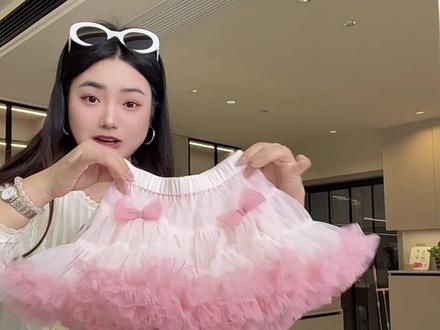 这也甜太好看了吧!快给女儿来抢#戴维贝拉 女宝凸凸裙,真的好洋气好好看#女童tutu蓬蓬裙 #做个美美的小公主 #女童穿搭