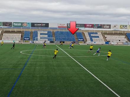 看冬梅,回追解围一下子,过人传中一下子,这小子有两下子!