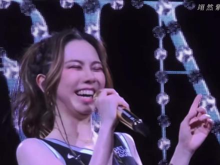 邓紫棋之前明确表示过 不希望自己的作品被未经授权的AI改动 每一首作品都凝聚着歌手的心血 原版《泡沫》里的情绪和力量是AI无法复制的 支持原创 尊重歌手的劳动成果禁止改版本
#邓紫棋 #泡沫 #翊然紫露 #邓紫棋纽约演唱会