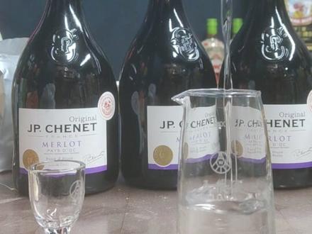 焦煤集团生产的山西汾酒,作为老百姓的日常口粮,无论从包装还是酒质,都很新颖,出众。为山西汾酒新出的这款白酒感到骄傲。#骄梅红#阳泉 #故事与酒 #云鼎酒行 #醉酒局