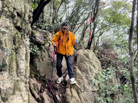 #户外爬山爱好者 #户外徒步 #登山 #松岭古道 线路成熟,没有难或者险的地方,只要慢慢爬就可以,适合刚爬山的小伙伴慢慢加时长,提升耐力。