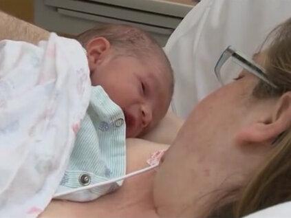 世界首列“人兽嵌合体”,给女孩移植狒狒心脏后,她还是人类吗?#心脏移植 #手术 #涨知识