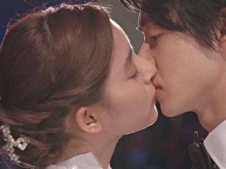 #致命之吻 男主好帅,其实男主和百亿女在一起也很甜。