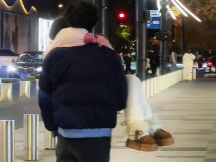 和女朋友一起穿f426情侣装 好配好好看! #f426 #体型差 #情侣装