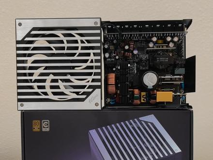金河田nexus1050w ultra金牌全模组电源拆解评测 冷机状态下,是可以白金能效的,但是金河田没有擦边,老老实实标的金牌,导致和金牌比余量很大,颜值不错,动态电压很强,在乎电压性能的可以一试#硬件diy #金河田#电脑知识