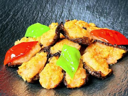 #妈呀太香了虾滑羊肚菌,一道简单却不失风味的佳肴。它以其鲜香的口感,优雅的外形,成功捕获了无数食客的心。下厨房,亲手尝试,或许下一位被征服的便是你自己。品味生活,从一道美食开始。🥂#羊肚菌虾滑 #美食 #沈老板带你吃 #美食教程