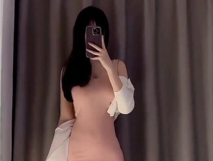 肤白貌美大长腿 这样的小姐姐,你们会喜欢吗?#完美身材 #这谁顶得住啊 #艾特你的兄弟