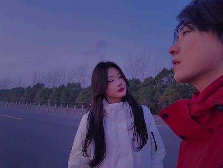 注定会分别的感情,相遇的意义就是告诉我们努力去珍惜美好的当下,然后去未来改变这个注定会分别的结局,所以我们找到答案。在未来改变这个注定要分开的结果,所以未来是可以控制的。#恋雪纪2完整版 #三年之约 @迪迦 光