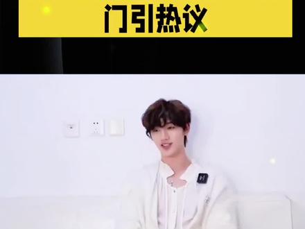 丁程鑫身着粉色豹纹睡衣外出的画面引发网友关注,该话题迅速登上平台热榜TOP39,吸引超1346.6万人在线围观讨论。画面中的他穿搭十分随性,粉色豹纹款式的睡衣格外吸睛,与日常舞台形象形成鲜明反差。#骉一道好菜找食神AI ##冰红茶为你而来 #冰红茶为你而来