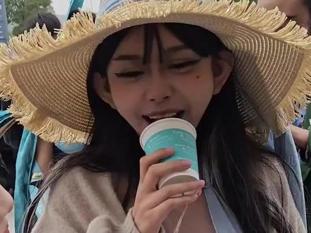 刚满18岁是个啥玩意?满级夹子音,引得宅男沦陷! #刚满18岁 #夹子音 #热梗 #妖娆 #做作