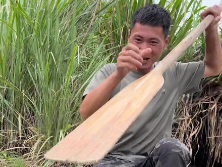 荒野求生 上岛第二天,被蚊虫折磨的体无完肤,抓紧时间搭建庇护所。#荒岛求生#户外#纸鸢肆意生活 @纸鸢App