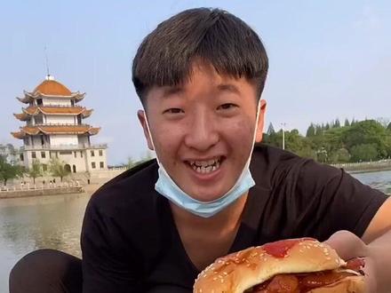 兄弟们今天吃个快餐#农村生活日常 #抖音美食创作人 #vlog十亿流量扶持计划