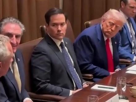 现在是美国和谈最好的时候。【抖音独家】 伊朗开出六大停战条件,现在是美国和谈最好,代价最小的时候。
#时代的荣耀 #全球创作者计划 #零基础看懂全球 #伊朗官员提出停战六项条件 #伊朗