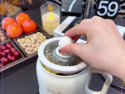 可以烧水 炖煮 焖饭 煮面 热奶 煮茶的多功能电炖杯,冬天真的太需要了,800毫升容量不大不小刚刚好,关键颜值还很高,无论是家里还是办公室用都可以! #多功能电炖杯 #电煮锅 #早餐杯