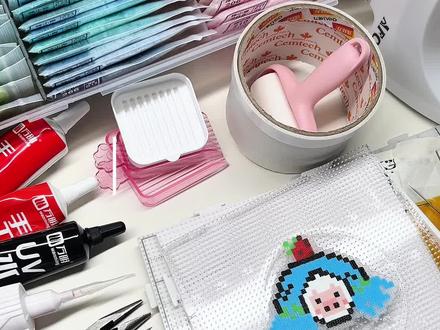 拼豆入门|新手材料工具全清单✨一篇搞定
给大家总结了一下新手拼豆需要的全部工具
包含豆子收纳工具和胶水配饰~
一篇搞定所有工具还能对拼豆有一个具象化的了解
出镜拼豆品牌@UNEEDE纯正广东拼豆
#拼豆 #手工 #手作好物 #拼豆豆 #拼豆教程