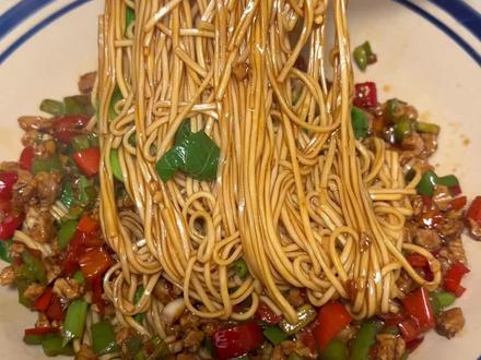 双椒牛肉拌面#面条的n种吃法