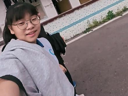 身高1米56的眼镜妹大神! 一记“神龙摆尾”获央媒点赞! #青年创作者成长计划 #篮球 #冯敏敏 #篮球也有温度