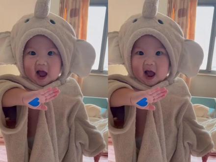 手搓颜料转场一键做同款入口 手搓颜转场制作特效 手搓蓝色调转场教程 这个搓手变装太有趣了 颜色混合转场 手搓颜料日语歌 手搓颜料转场小孩 ai跳舞视频#手搓颜料转场ai生成 #手搓颜料转场ai小孩#手搓颜料转场 #剪映 ai小孩跳舞素材 手搓颜料转场小孩特效