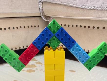 你会用乐高搭建像天平一样的跷跷板吗?#乐高启蒙 #早教益智玩具 #专注力