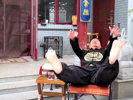 网络人物志第9期:威爷!#沏壶高哒 #老北京 #抽象 #人物志 #四合院