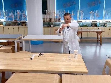 张老师带你做科学05~开除摄像师后,重新演绎纸杯飞行器和纸筒飞行器。