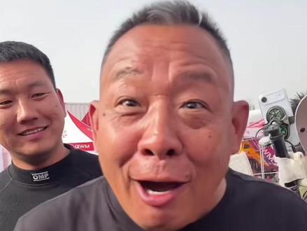 跨界大佬,惺惺相惜 前段时间东来哥专程去到长城大营,慰问参赛团队,魏建军魏总针对于东来到访环塔大营隔空喊话。#2026长城汽车环塔拉力赛 #中国坦克为梦想加速 #长城汽车2026环塔正式开赛 #2026环塔拉力赛 #于东来