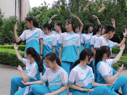 看!这就是青春的样子丨学习中,奋笔疾书,拼搏青春岁月;课堂外,活力四射,舞动青春色彩!#活力校园 #记录校园生活 @西昌发布 @视听中国