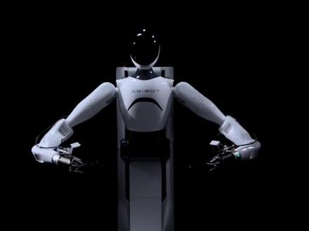 这家中国机器人公司碾压特斯拉,一年销量卷走全球1/3份额 #AI #AI硬件 #人形机器人 #智元机器人 #特斯拉