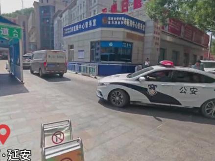 游客突发疾病,交警紧急护送