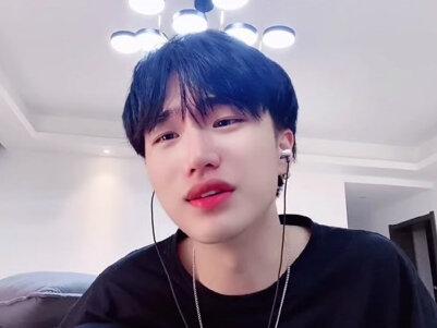 曾经的我也是个伤感哥啊。