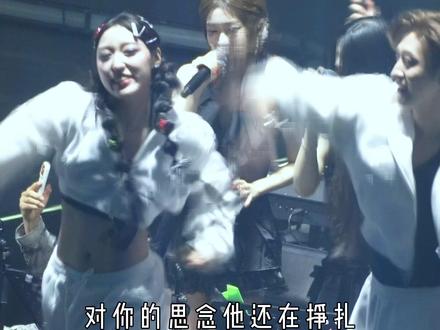 谁懂啊!去看徐良演唱会这被俩和声小姐姐惊艳到了,在那又跳又唱的,好嗨好美好听!#徐良 #就忘了吧 #徐良苏州演唱会