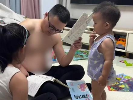爸爸给女儿辅导作业 弟弟“操碎心”,起初还是安慰姐姐“知识知识!快进我姐脑子里”网友:一个讲做法 一个纯做法@大六六呀