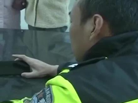 女司机撞车被判全责,面对监控仍不认罪:对方车门撞我的车头 #社会百态 #纪实故事 #安全出行 #女司机